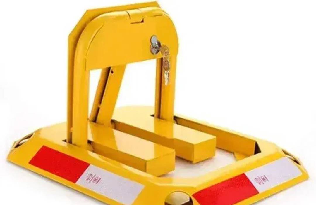 Mehanička parking barijera na ključ, visina 30 cm