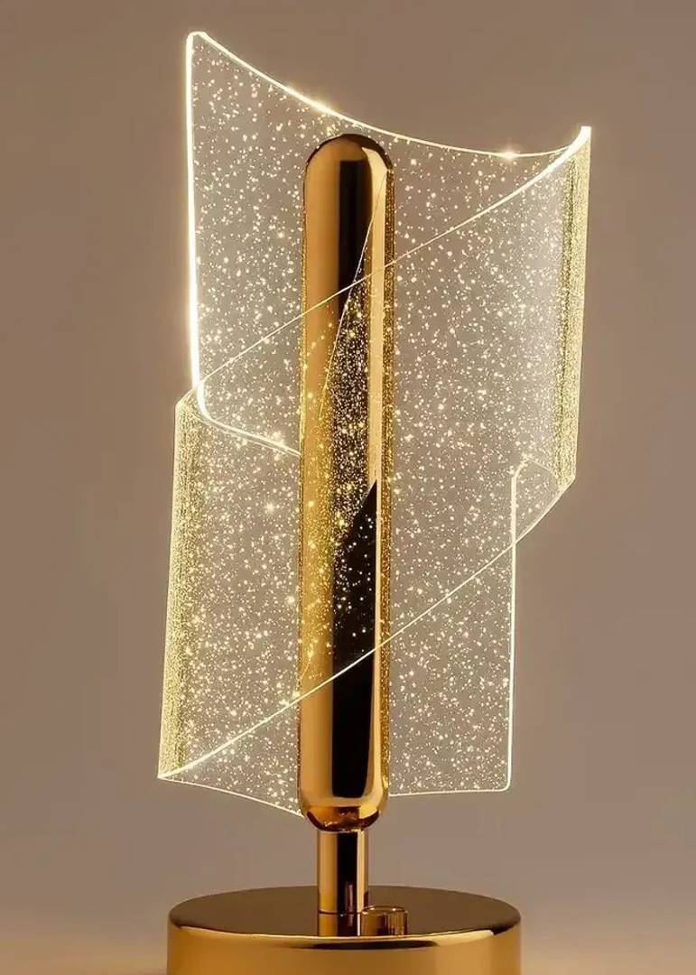 LED-Tischlampe mit Acrylspirale und goldenem Sockel