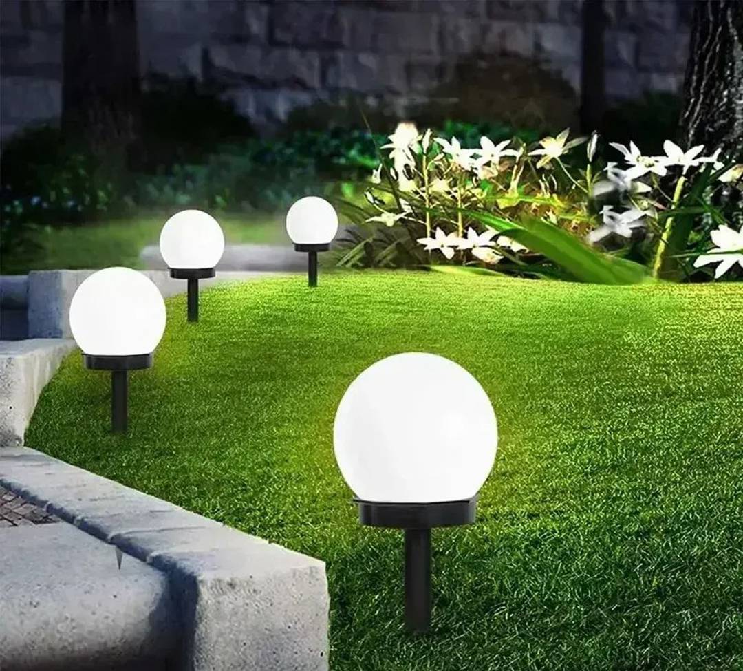 Solar garden globe lights, set of 4