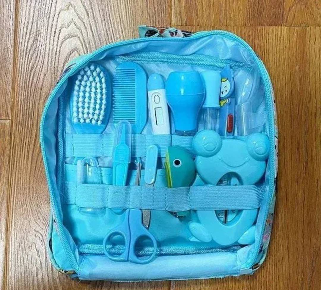 11-teiliges Babypflegeset in einer Tasche