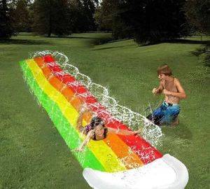 Aufblasbare Wasserrutsche mit Sprinklern, 465 x 80 cm — Beograd