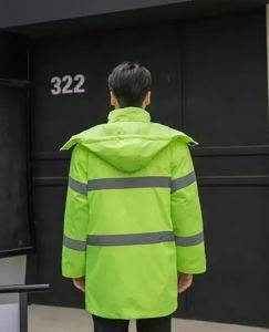 Reflektierende Arbeitsjacke mit Kapuze, neongelb — Beograd