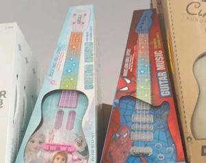 Leuchtende Kindergitarre Frozen oder Spiderman mit Gitarrengurt — Beograd