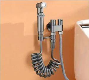 Hygienedusche für die Toilette mit Doppelventil und Spiralschlauch — Beograd