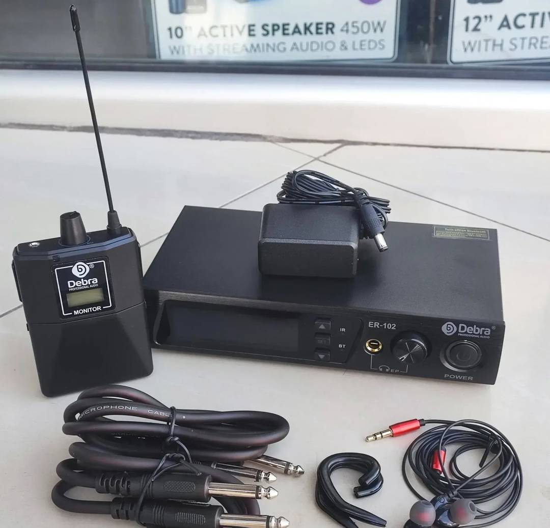 Debra ER102 wireless in-ear monitoring system