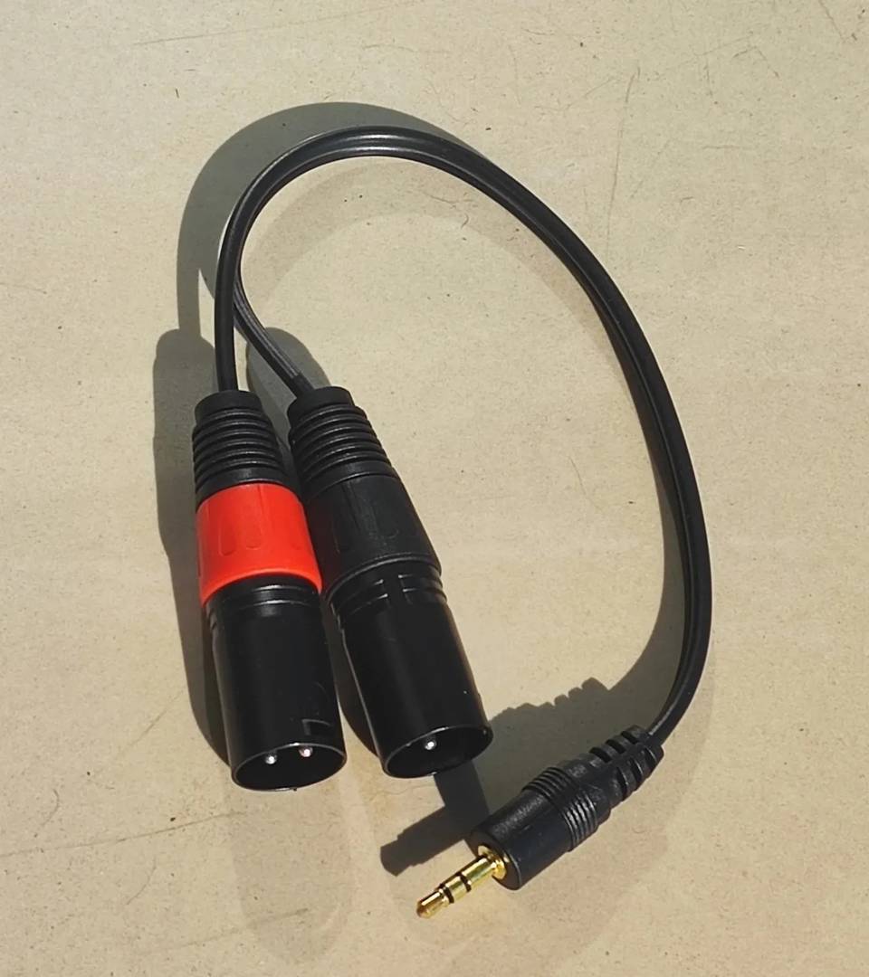 Y cable, 2× XLR male to 3.5 mm stereo mini jack