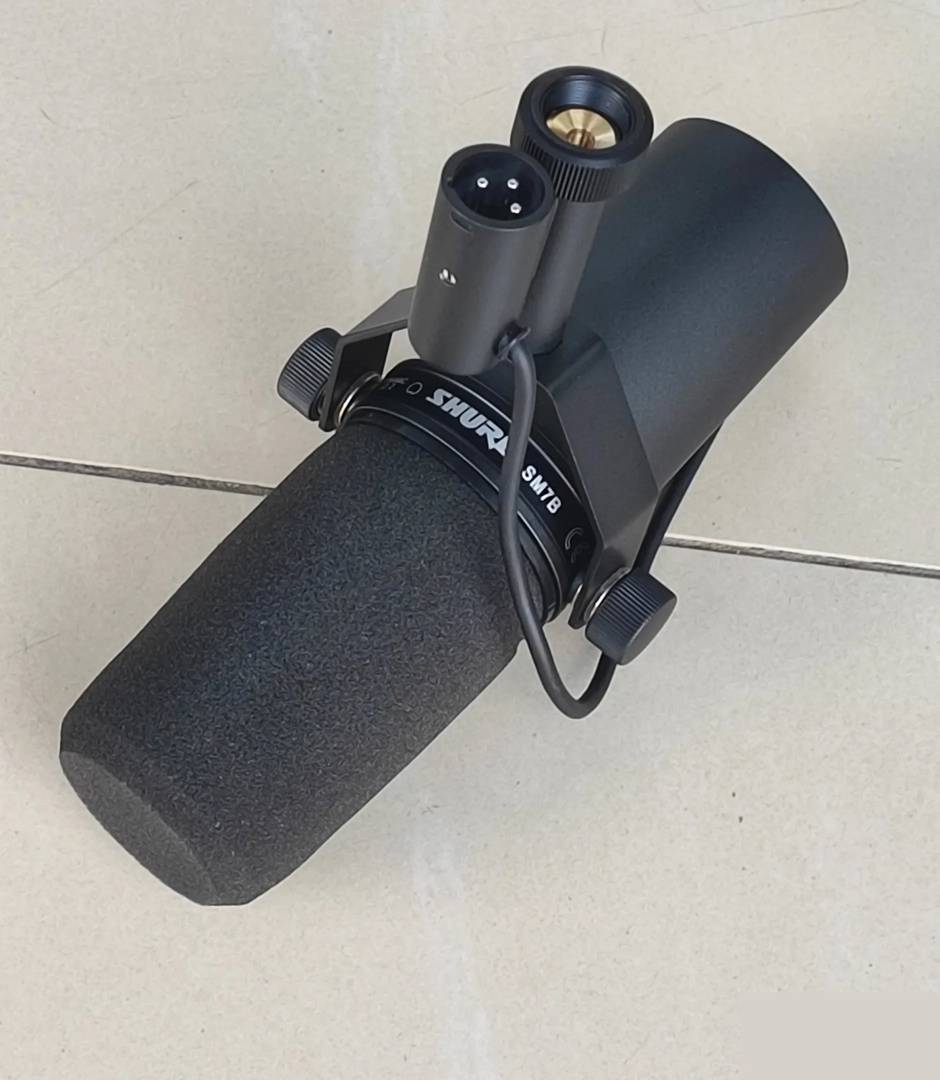 Shure SM7B dinamikus mikrofon énekhez és podcasthez