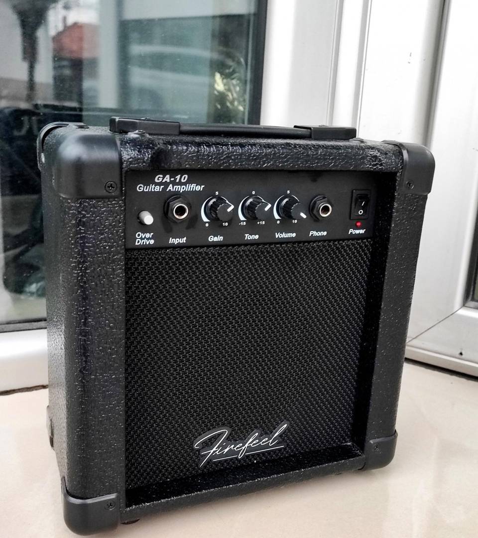 Китарен усилвател GA-10, 10 W, с overdrive ефект