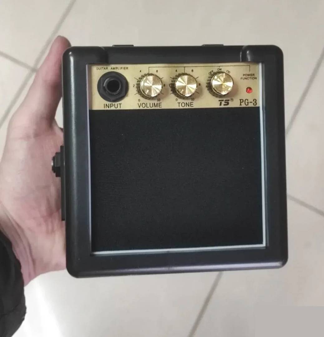 Mini amplificator de chitară PG-3 cu baterie de 9 V și clemă pentru curea
