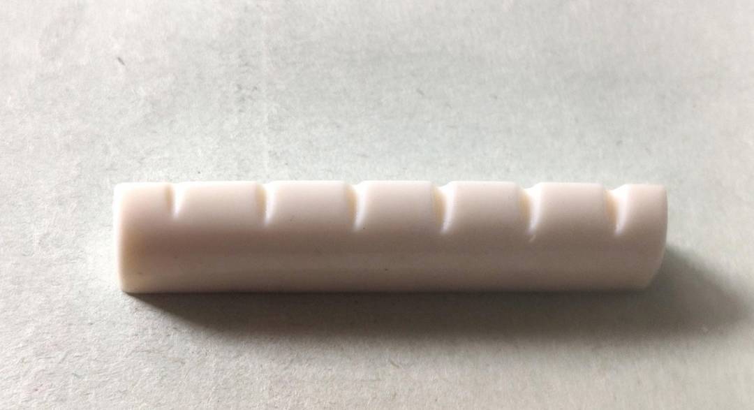Gornja kobilica (nut) od kosti za akustičnu gitaru, 44 mm
