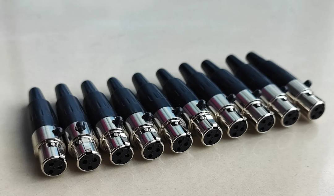 Mini XLR aljzat, 3 vagy 4 tűs