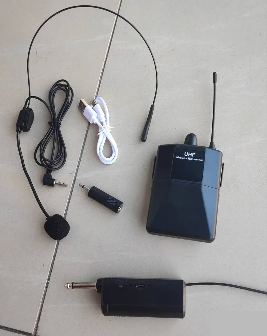 Microfon wireless UHF tip headset cu emițător de buzunar, rază de acțiune 50 m