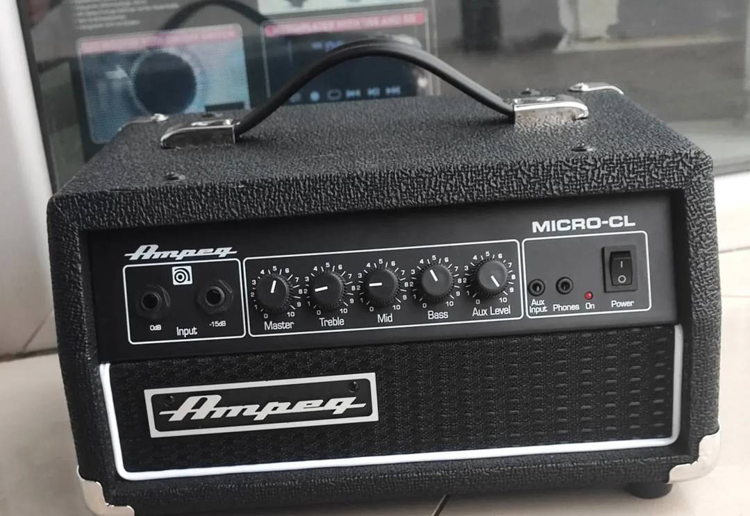 Басовий підсилювач Ampeg Micro-CL (голова), 85 W