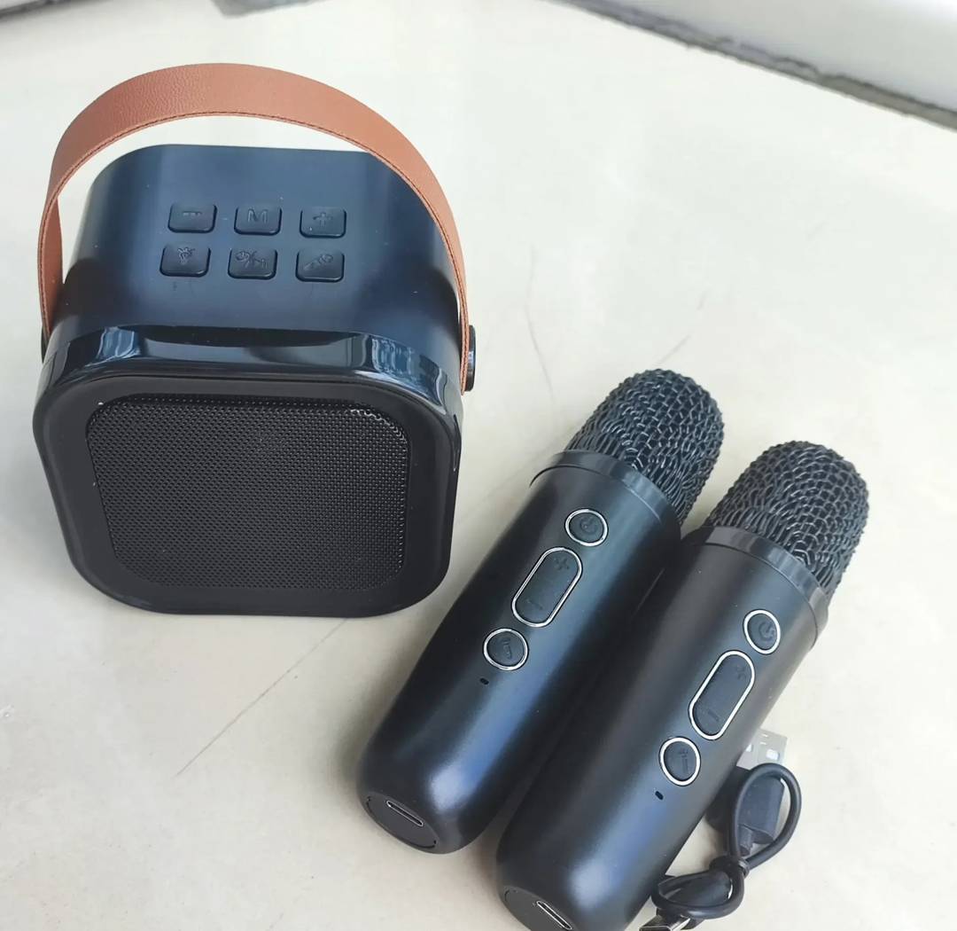 Boxă karaoke portabilă cu 2 microfoane wireless și lumină LED