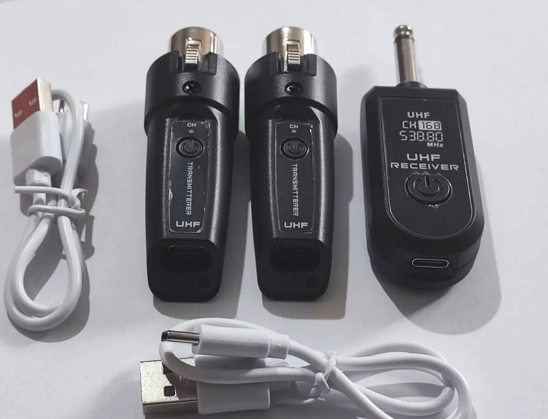 Бездротова UHF-система для дротового мікрофона, XLR і 6,3 мм, радіус дії 30 м