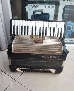 Аккордеон Melodija Manon, 80 басов — Bor