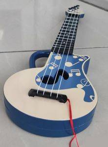 Dečji ukulele 45 cm sa trzalicom — Bor
