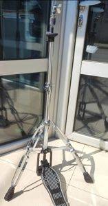 Robuster Hi-Hat-Ständer mit doppelstrebigem Fuß — Bor