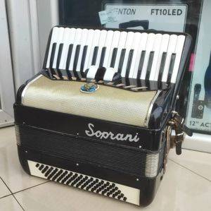 Acordeon Soprani, 80 de bași, 3 registre (cod 12) — Bor
