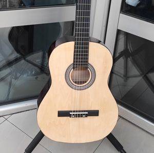 Klassische Gitarre 4/4 (39") S007, 19 Bünde — Bor