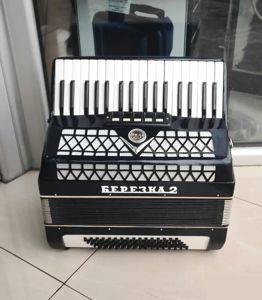 Acordeon Berezka 2, 80 de bași, 5 registre (cod 28) — Bor