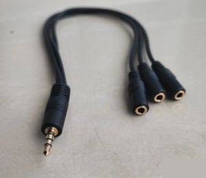 3.5 mm splitter: male to 3 female 3.5 mm — Bor