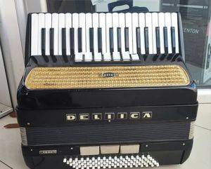 Akkordeon Delicia Carmen 2, 80 Bässe, 7+3 Register (Code 14) — Bor
