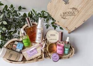 Geschenkset mit Naturkosmetik in Holzkiste — Beograd