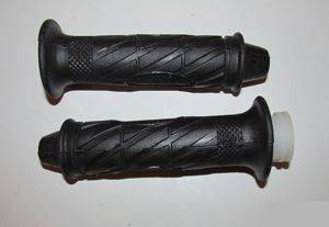 Mânere (gripuri) pentru scutere și motociclete, ghidon 22 mm — pereche — Niš