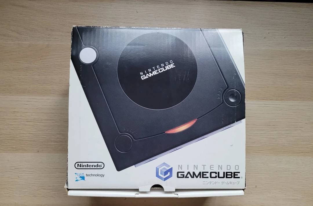 Nintendo GameCube s čipom, 128 GB SD in več kot 80 igrami, v originalni škatli