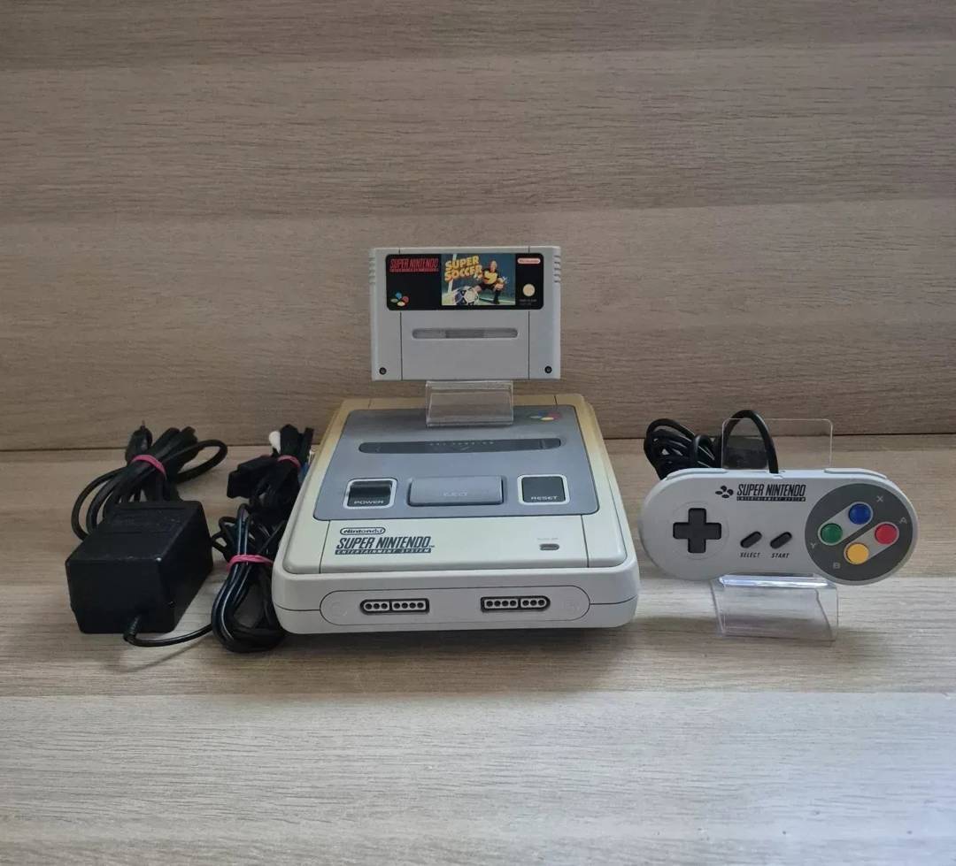 Super Nintendo (SNES) PAL with controller and games
