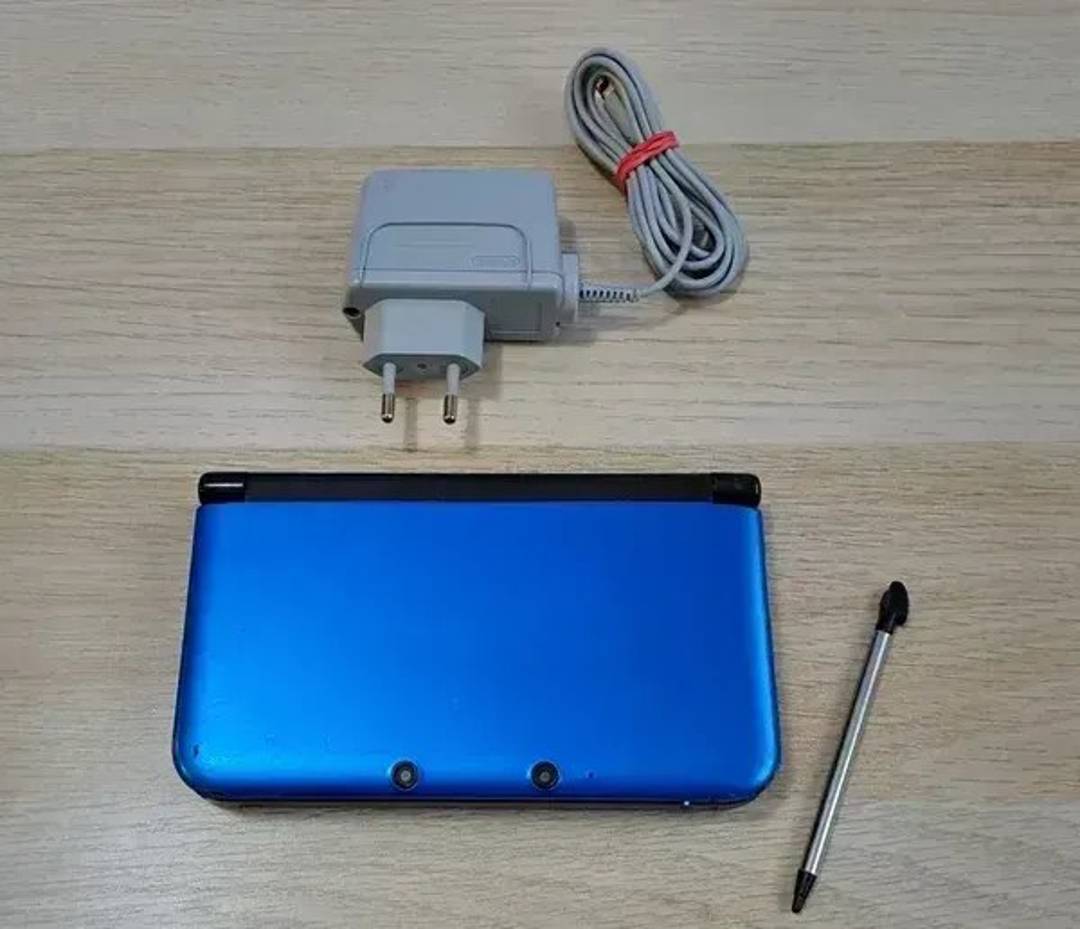 Nintendo 3DS XL s čipom (CFW) in igrami po izbiri — več barv in edicij