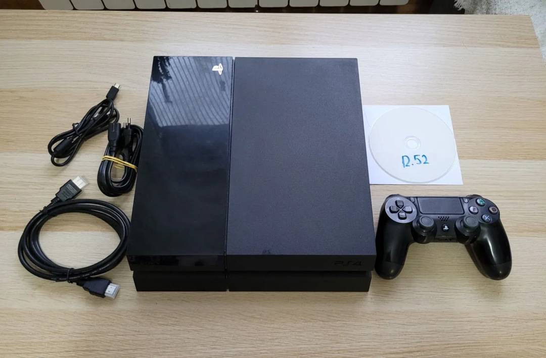 Sony PlayStation 4 Fat čipirana (GoldenHEN) — 500 GB / 1 TB, igre po želji