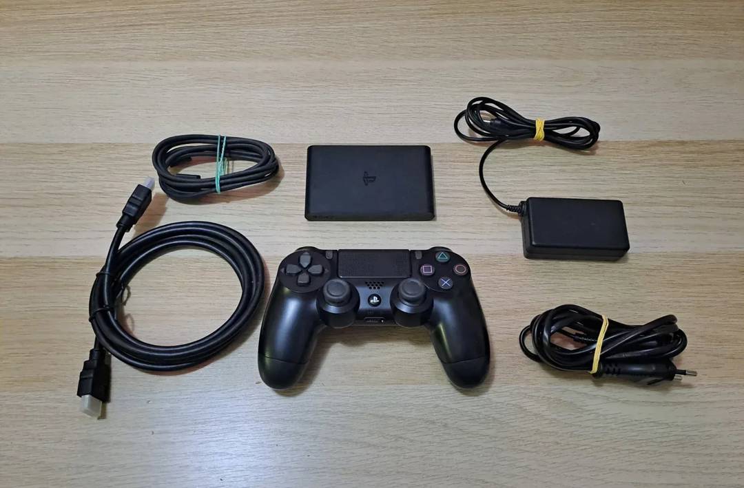 Sony PS Vita TV s čipom, 128 GB, več kot 70 iger in originalni krmilnik PS4