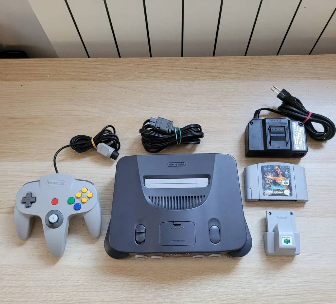 Nintendo 64 (N64) komplet s joystickom i igrom