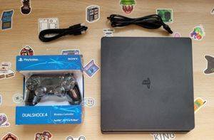 Sony PlayStation 4 Slim čipirana (GoldenHEN) — 500 GB / 1 TB, igre po želji — Beograd