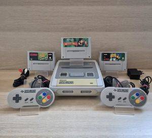 Super Nintendo (SNES) PAL z igralno palico in igrami — Beograd