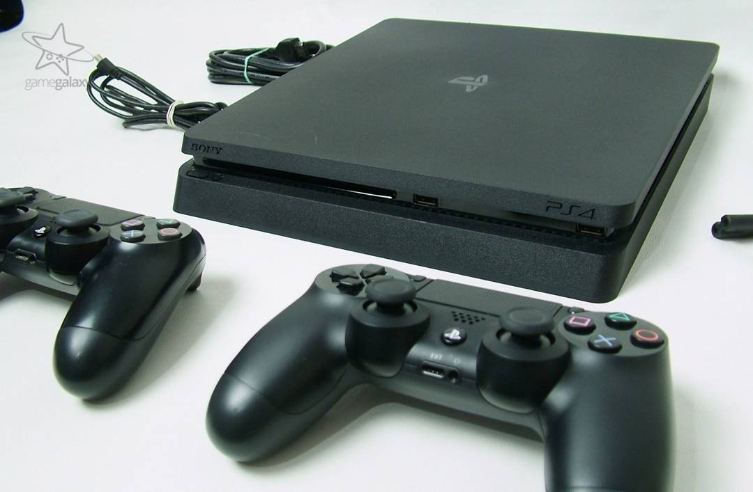 PlayStation 4 Slim čipiran — 500GB do 2TB, igre po želji